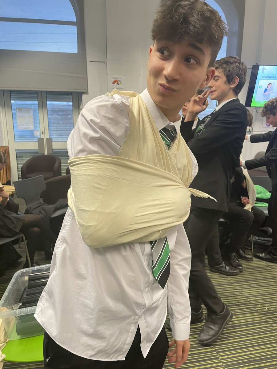 MissARonald's tweet photo. @LuttHigh Great evening by Mr Noyland teaching first aid to our DofE students https://t.co/f9ByGtAMj5