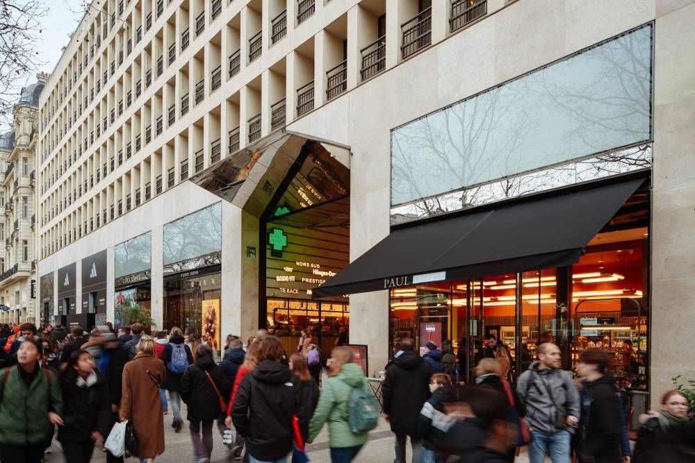 La <a href="/sfl/">SFL</a> ne trône pas que sur du bureau. La foncière cotée parisienne compte 21 % de son patrimoine en commerce en valeur (15 % en surface), essentiellement en pied d’immeubles ➡ buff.ly/3S21GJd