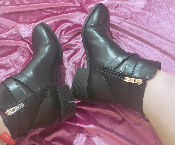 New video for feet and my &ldquo;kitty&rdquo; lovers! 💋 Now on my ph page! https://t.co/977qoG4NGb