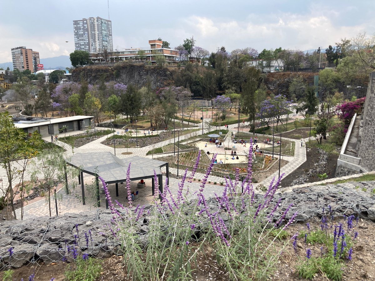 turismocdmx's tweet photo. En Parque Cantera disfrutarás de pista de correr, canchas deportivas, zona de juegos, área para mascotas y de picnic, y muchos espacios recreativos.🦮🏃🛝
Visita y consulta detalles en #MexicoCity: https://t.co/kLX23Vsb7I
¡Conoce los #ParquesCDMX! 😉 https://t.co/cemfXKXB3W