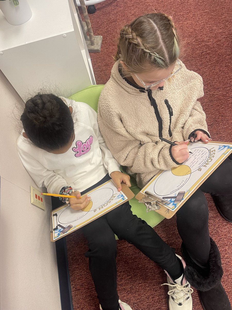 MrsCBilby's tweet photo. Comparing and contrasting characters is always a fun way to dive further into a story! #CKLA #TheVikingAge #GrissomAstros https://t.co/aCwsQQaBY7