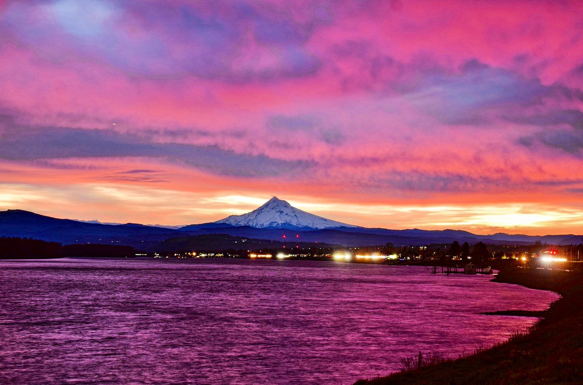 READY?  these cold weather sunrises are gorgeous but maybe ominous too as we wait for an incoming ice storm.  Be prepared for more power outages and stay with <a href="/KATUNews/">KATU News</a> to help you weather the storm #LiveOnK2 #Portland #icestorm #sunrise #tuesdayvibe