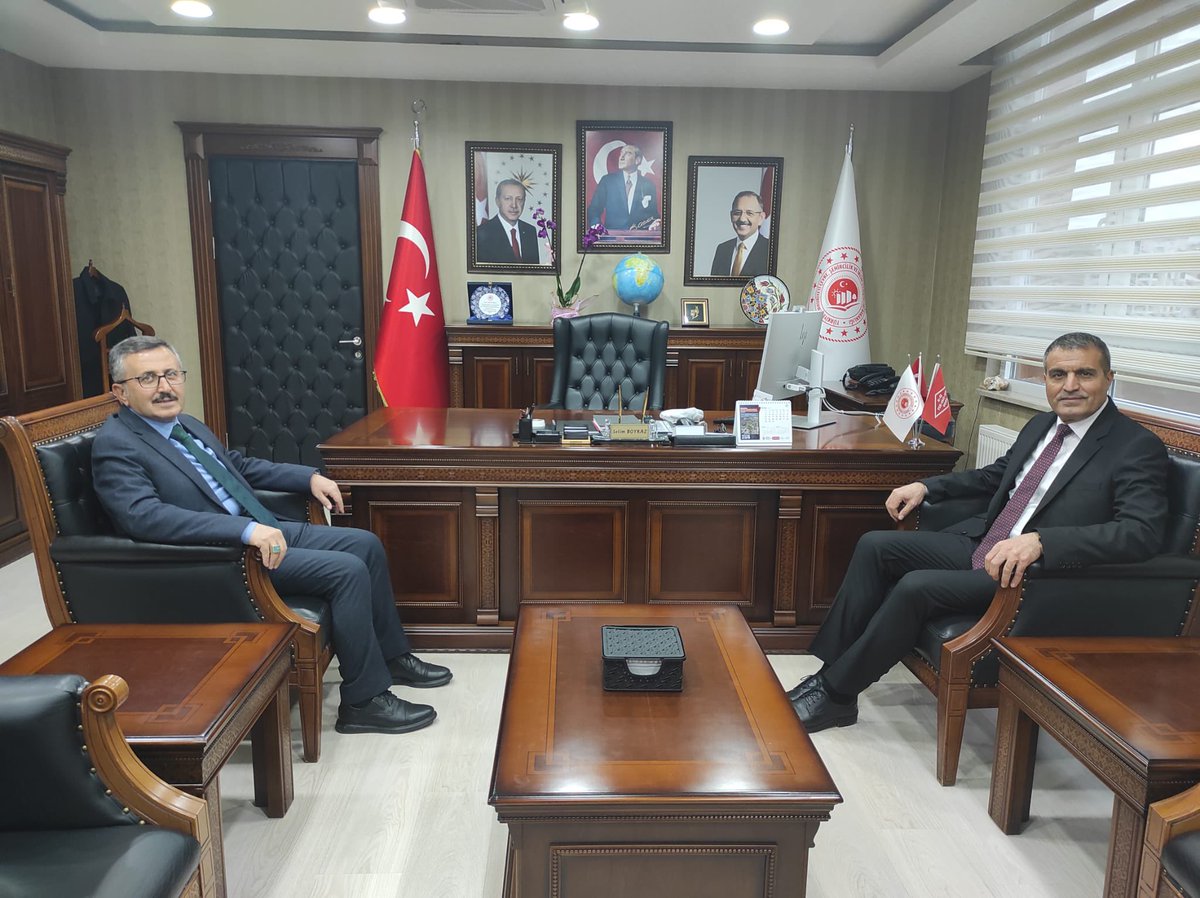 Tokat İl Milli Eğitim Müdürü Sayın Hüseyin KIR Çevre, Şehircilik ve İklim Değişikliği İl Müdürümüz Selim BOYRAZ’a hayırlı olsun ziyaretinde bulundu.