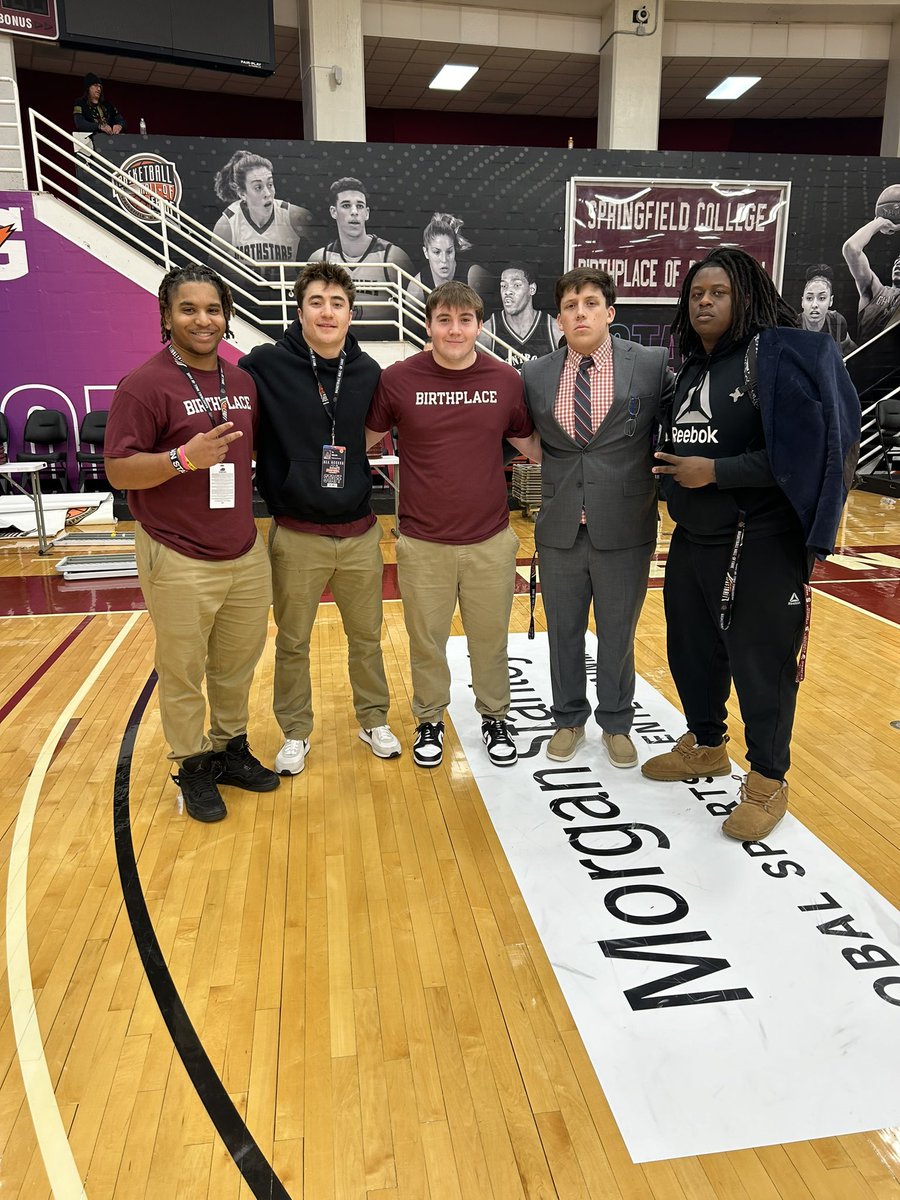 _SCFootball's tweet photo. This past weekend some of our players had the opportunity to work with the @HoophallClassic ‼️ What an unbelievable experience provided for our students to help them gain experience so early on in their future endeavors at such a major sporting event‼️🔻 #WHYSC 

@Hoophall https://t.co/JCtm5HTDWr