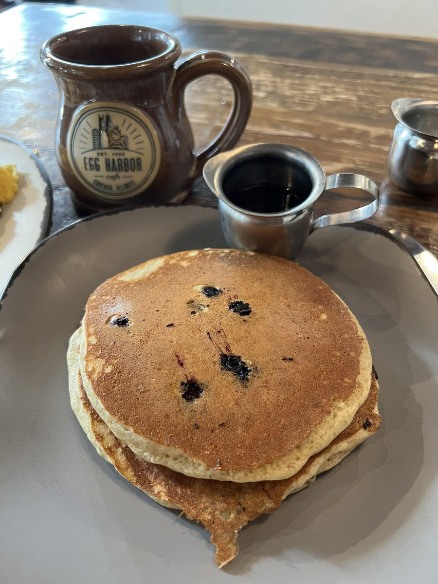 Adofstone's tweet image. 3 دن سی جاری انتہائی سرد موسم اور آج صبح پین کیک ناشتہ کرنے کی چاہ تو پھر ابھی اٹھ کر ناشتہ کر کے سکون ملا #chicagowinter 🥶❄️