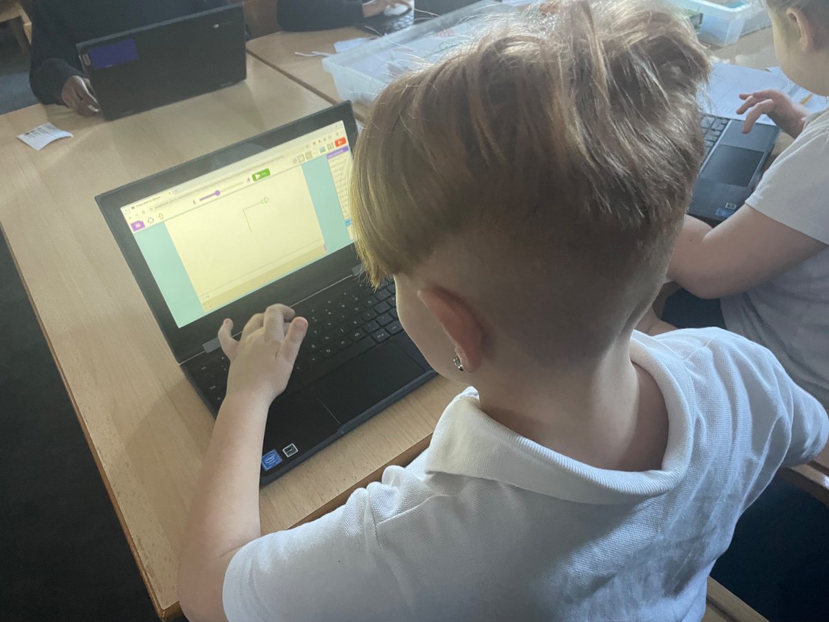 Learning how to use coding to create shapes in today’s computing lesson and using commands for to direct movement! <a href="/WoodhillSch/">Woodhill Primary School</a> <a href="/IPAT_Edu/">The Inspire Partnership</a>