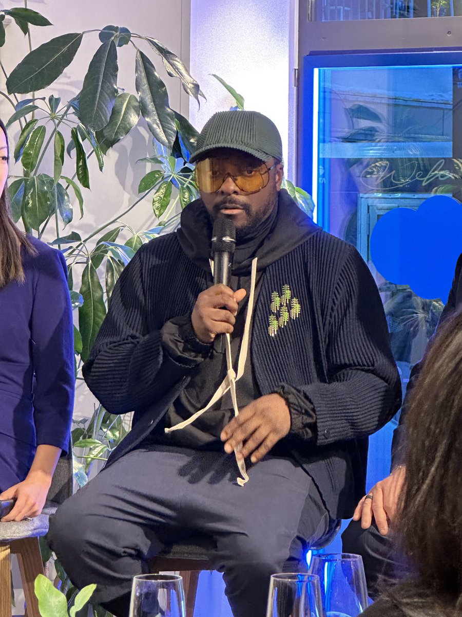 VogelMiriam's tweet photo. ⁦@iamwill⁩ is enlightening and inspiring us all on his AI uses— including AI podcast cohost! — @ fun ⁦@salesforce⁩ event w ⁦@SaraEisen⁩ ⁦⁦@clarashih⁩ https://t.co/PwaDFb6Y4D