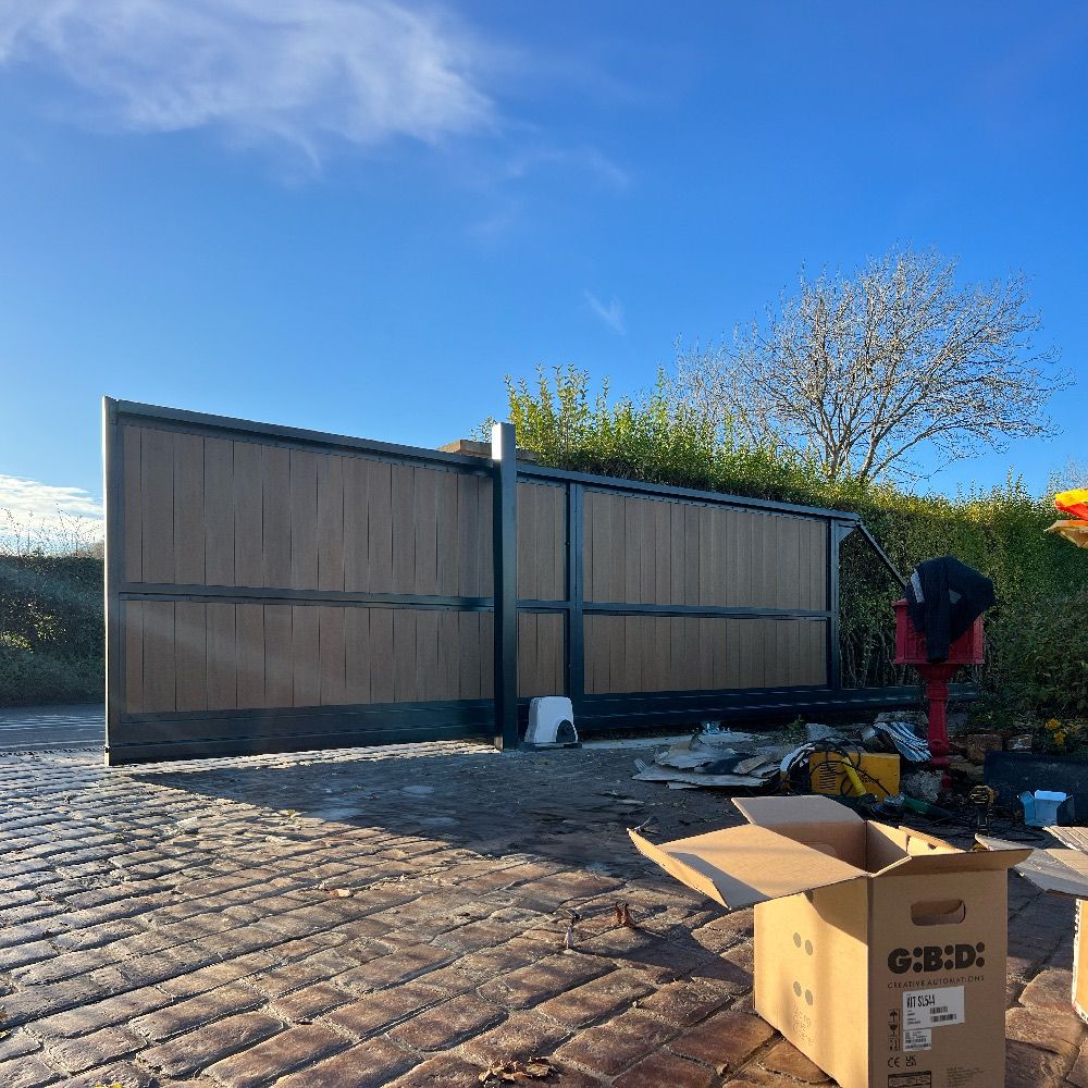 GibidiUk's tweet photo. Another brilliant GIBIDI UK gate install by Alan Gibbard of Gate Creations using our SL544 Sliding Gate Kit. Alan loved the Irreversible 24Vdc electromechanical sliding gate operator with digital control &amp; wizard setup.

View the SL544 Kit >> https://t.co/f8xJOLgLJJ 

#GIBIDIUK https://t.co/L1cpsJWpvF