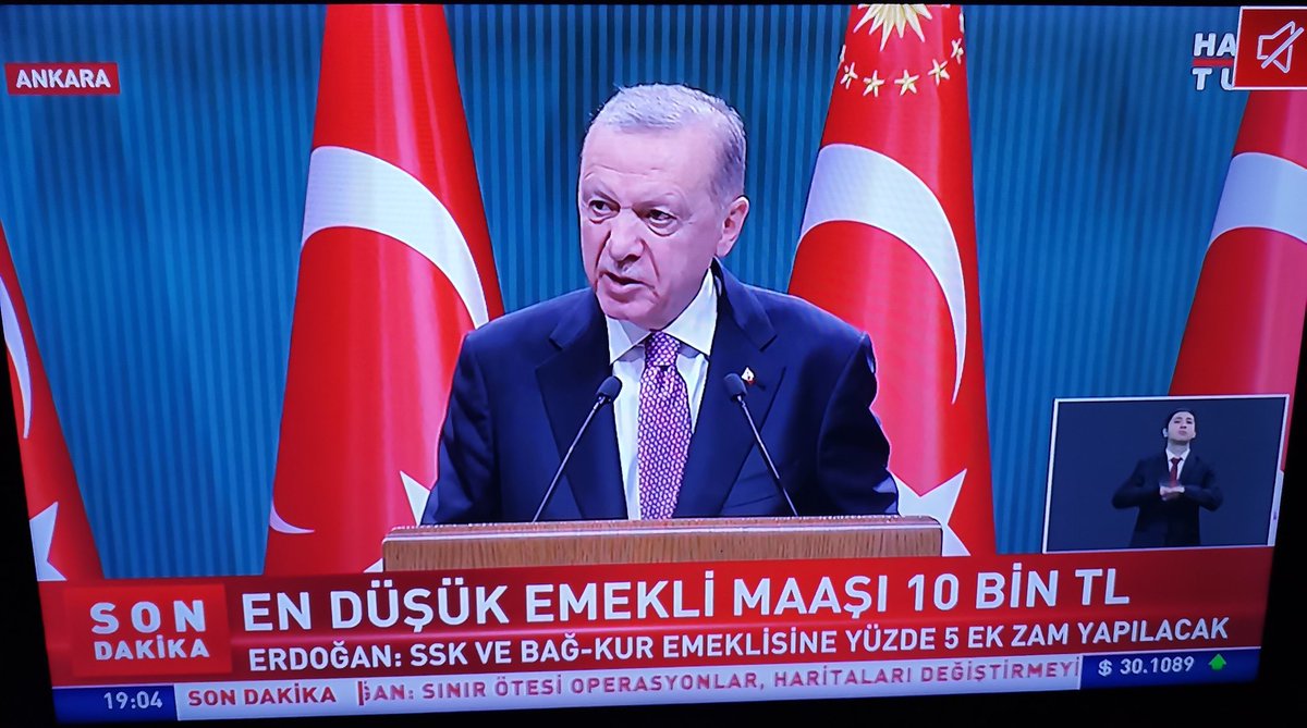 En düşük emekli maaşı 7500 den 10 Bin TL ye yükseldi, emekliyi ölüm maaşına mahkum ettiniz
#öfkeliyiz #emekliler #yazıklarolsun 
Mehmet Şimşek #EmeklidenRest
#EmekliSandıktaHesabıKesecek