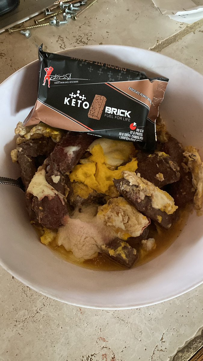 Elk, eggs, butter and S and P....I could eat this for every meal although keto bricks by @ketosavage are my favorite part of this way of eating. Currently at approx 3250 kcal (250fat/235pro/15carbs) /day with avg weekly waking blood glucose and ketones at 79/.6 respectively.…