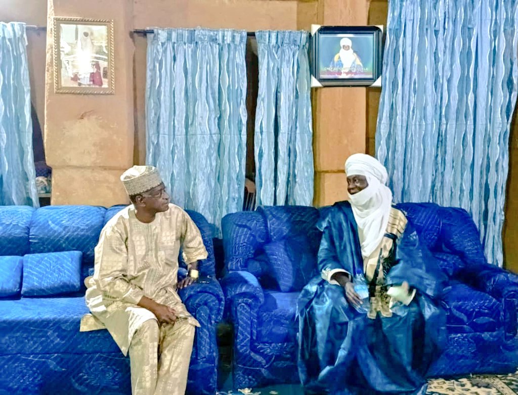 DCTR_NIGER's tweet photo. 🔴#Niger: En mission de travail pour la mise en place de la coordination Régionale de #Tahoua de la #DCTR, le Comité d'orientation de la DCTR a rendu une visite de courtoisie à l'honorable  Chef de Canton d'#Illela, l'honorable Yacouba Habibou Oumani Sarkin Adar. https://t.co/qRwMFeCiEc