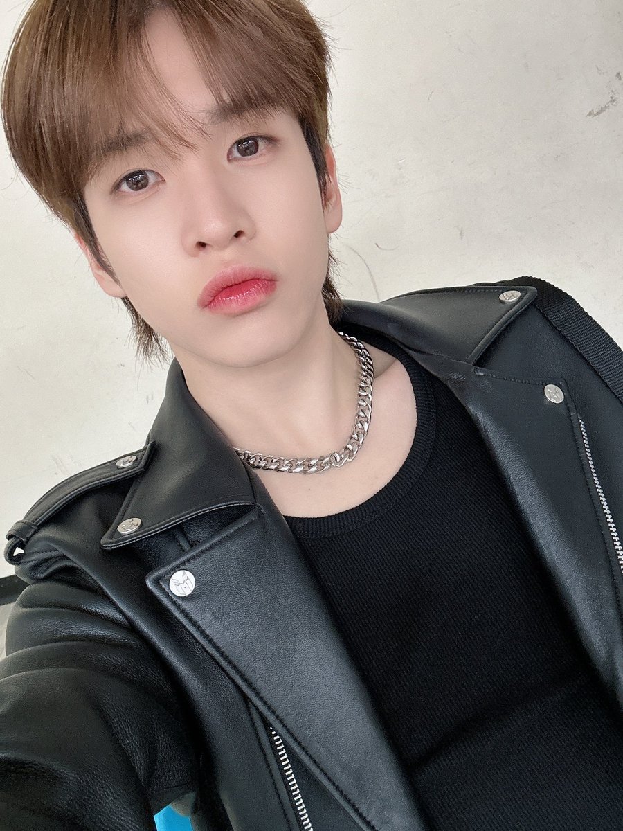 @𝚍𝚊𝚗𝚕𝚒_𝟿𝟿 𝐦𝐚𝐝𝐞 𝐚 𝐩𝐨𝐬𝐭 𝐭𝐨: '𝚙𝚞𝚋𝚕𝚒𝚌'

'Had a fun day out at the beach with some friends.'