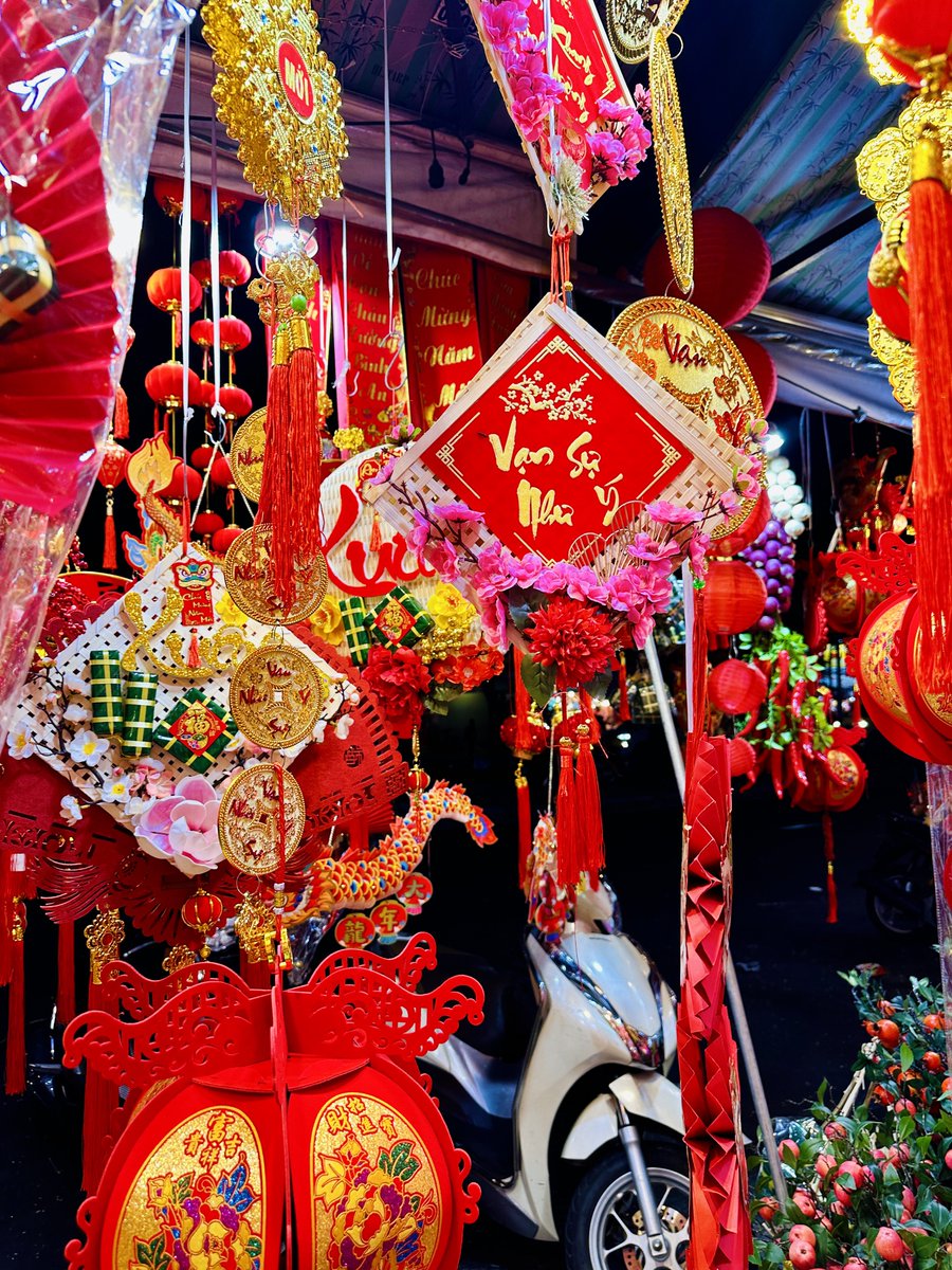SandyZhang8x's tweet photo. Bạn chuẩn bị Tết Nguyên Đán 2024 tới đâu rồi??? #TetHoliday #Vietnamese #Saigon https://t.co/Z9yeuc3Stu