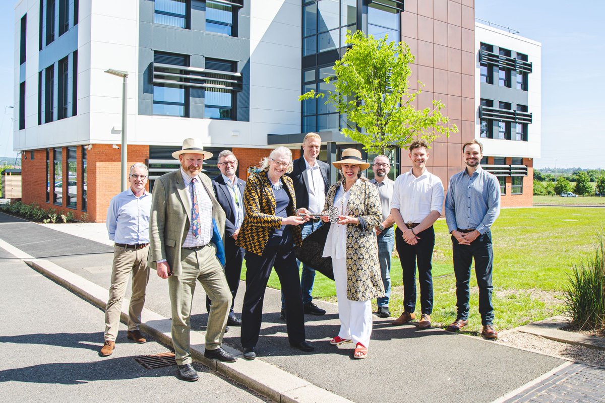 If you're thinking of relocating to Exeter Science Park then have a look at our Top Ten Reasons why you should relocate to us. Read about them here: buff.ly/3S2iRMH 

#businesscommunity #freeparking #excellentransportlinks #netzerocarbon #onsitecafe #resilientinternet