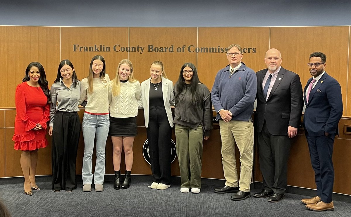 jeromeceltics's tweet photo. The Awards Tour continued today for our Ohio D1 State Girls Golf Champions! The Greater Columbus Sports Commission recognized our @JeromeLadyGolf champs! Congrats ladies! @dublinjeromehs https://t.co/NS9pIJ9qAt