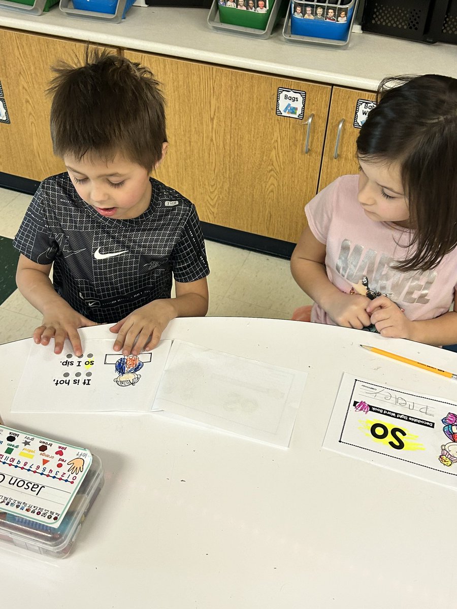 EdisonKDG's tweet photo. Practicing our Red Word books with a partner. https://t.co/xgxKAEUPbj