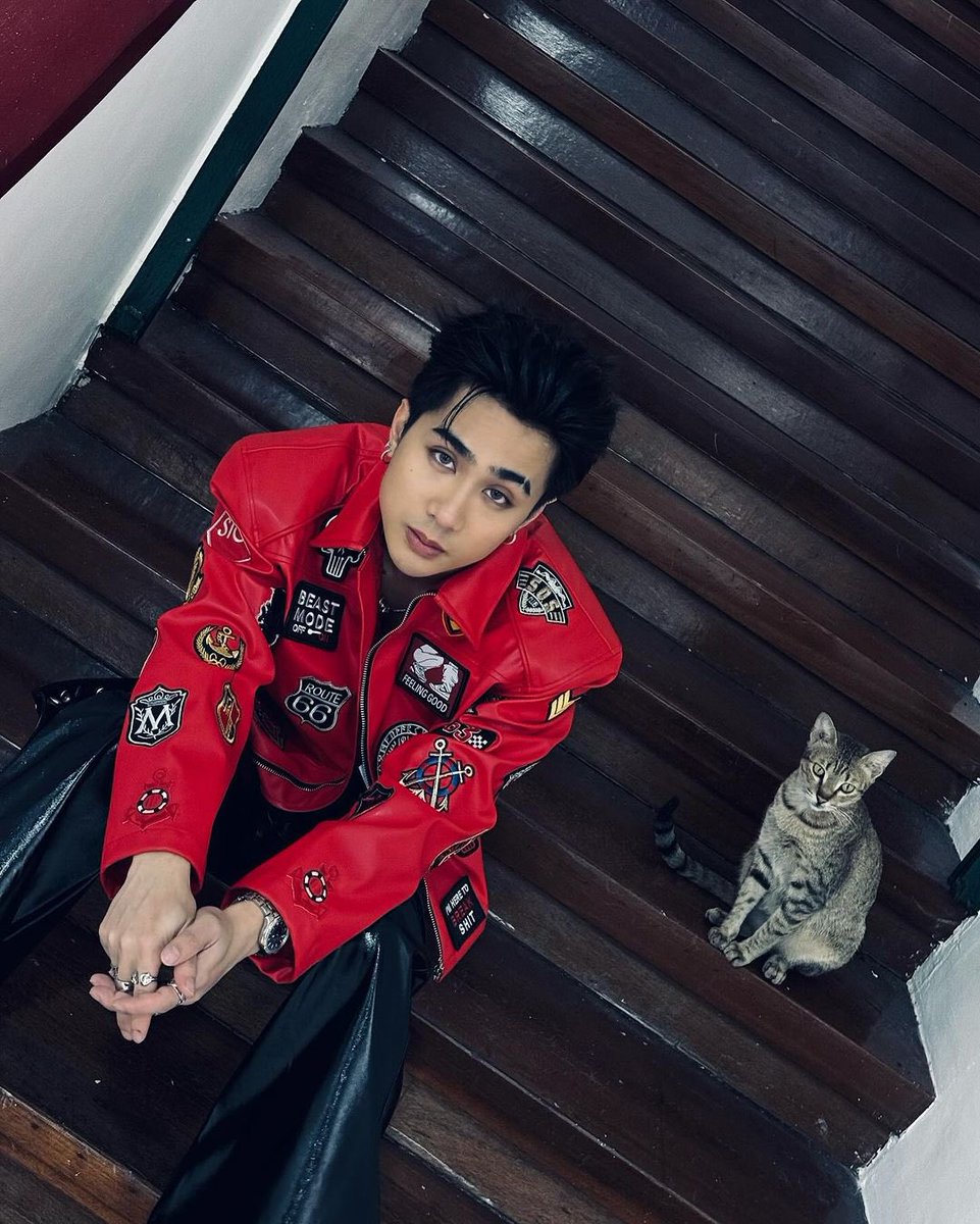 nerjan01's tweet photo. pogi ft pusa https://t.co/WSxogJkDRG