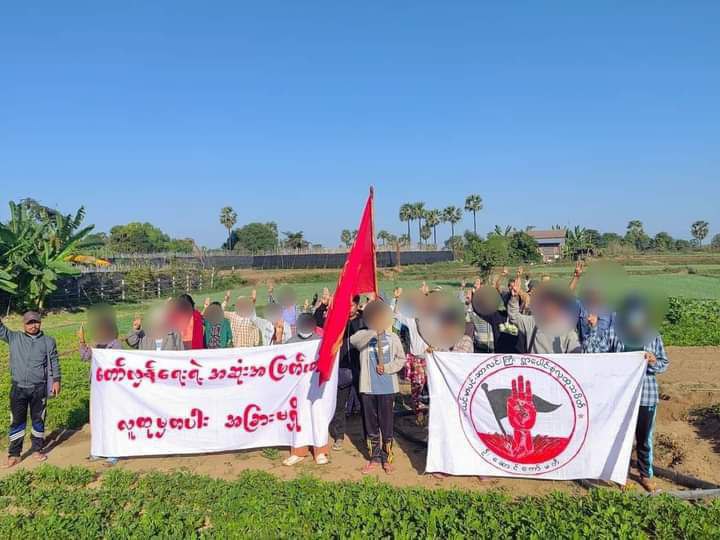 nway_jasmine's tweet photo. Joint forces of pro-democracy villagers of several villages from northern #Salingyi township and eastern #Yinmarpin township staged a strike against military dictatorship.
#LegalizationOfNUG #2024Jan16Coup #WhatsHappeningInMyanmar https://t.co/wzPdP6wCVL