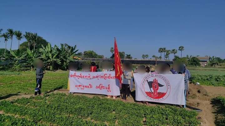 nway_jasmine's tweet photo. Joint forces of pro-democracy villagers of several villages from northern #Salingyi township and eastern #Yinmarpin township staged a strike against military dictatorship.
#LegalizationOfNUG #2024Jan16Coup #WhatsHappeningInMyanmar https://t.co/wzPdP6wCVL