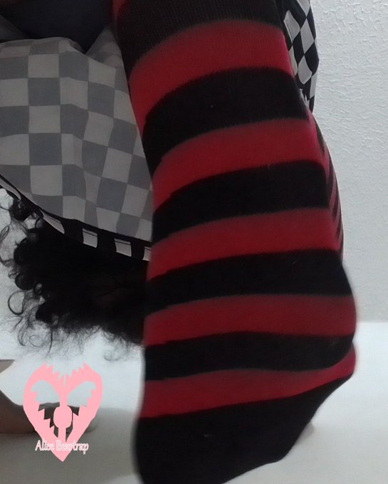 Christmas socks are finally out, time to get stepped on, by some goth feets ;3 #feet_pic #Femboy #size_twitter<a href="/tag/kneesocks"class="tags"><span>#kneesocks</span></a><a href="/tag/femboy"class="tags"><span>#femboy</span></a><a href="/tag/size_twitter"class="tags"><span>#size_twitter</span></a><a href="/tag/feet_pic"class="tags"><span>#feet_pic</span></a>