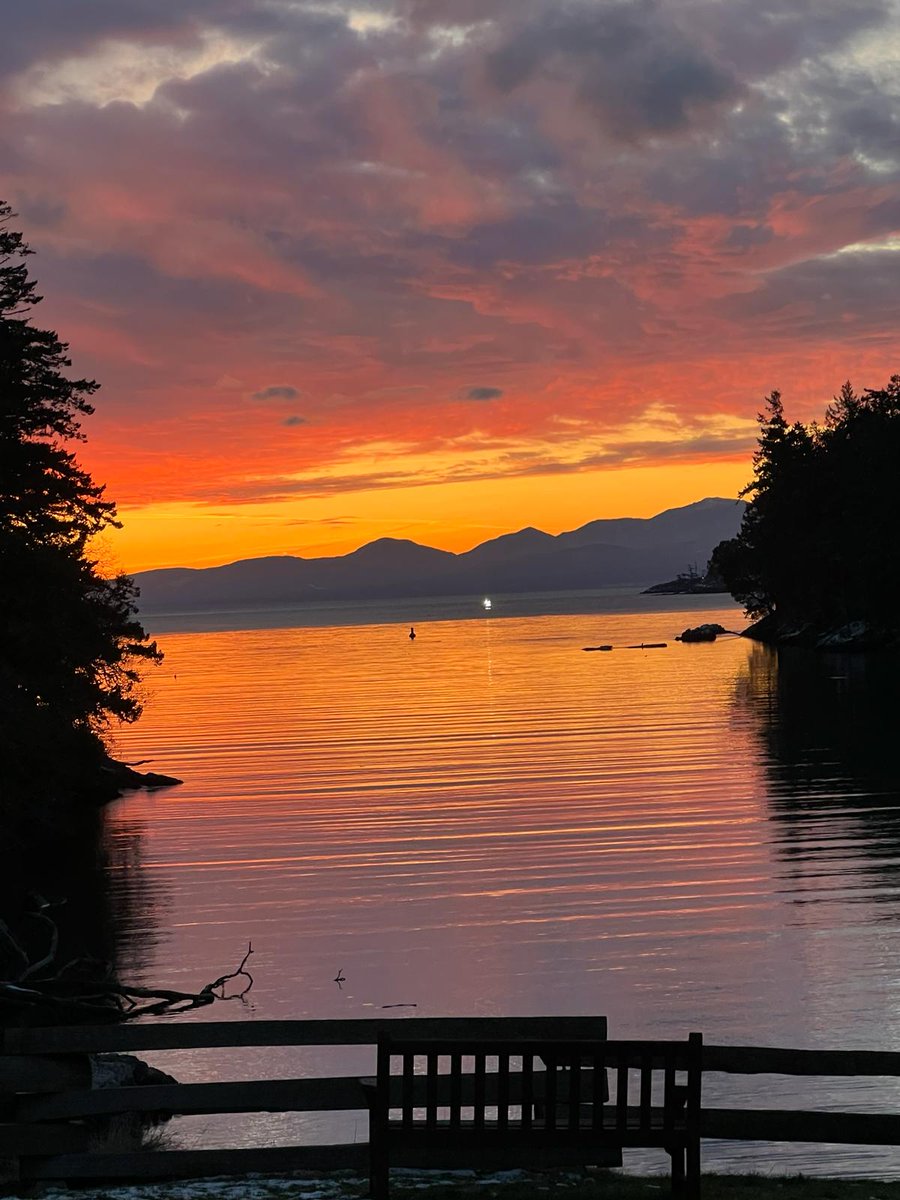 Gorgeous morning at <a href="/PCUWC/">Pearson College UWC</a> on Pedder Bay. Fortunate to live, work &amp; play on the Sc'ianew First Nation's traditional &amp; unceded land who were here long before Pearson's founding 50 years ago. Proud of continuing to strengthen our bonds to the land and each other.

#gratitude #UWC