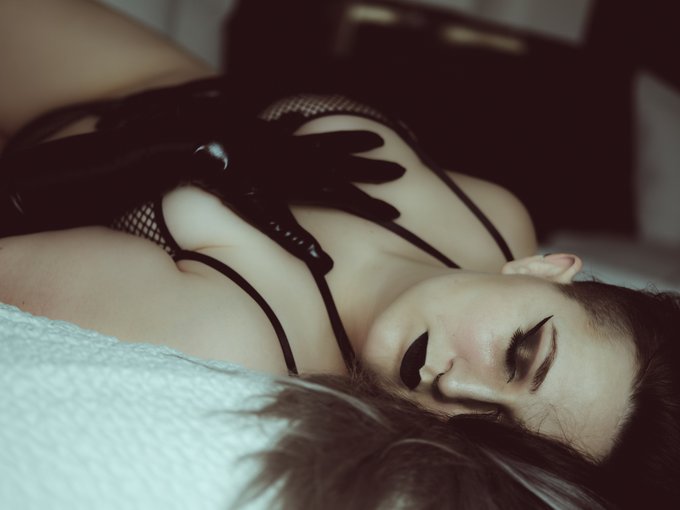 I might be a demon but I could be your little demon 🖤 https://t.co/0Q20KhwgzJ