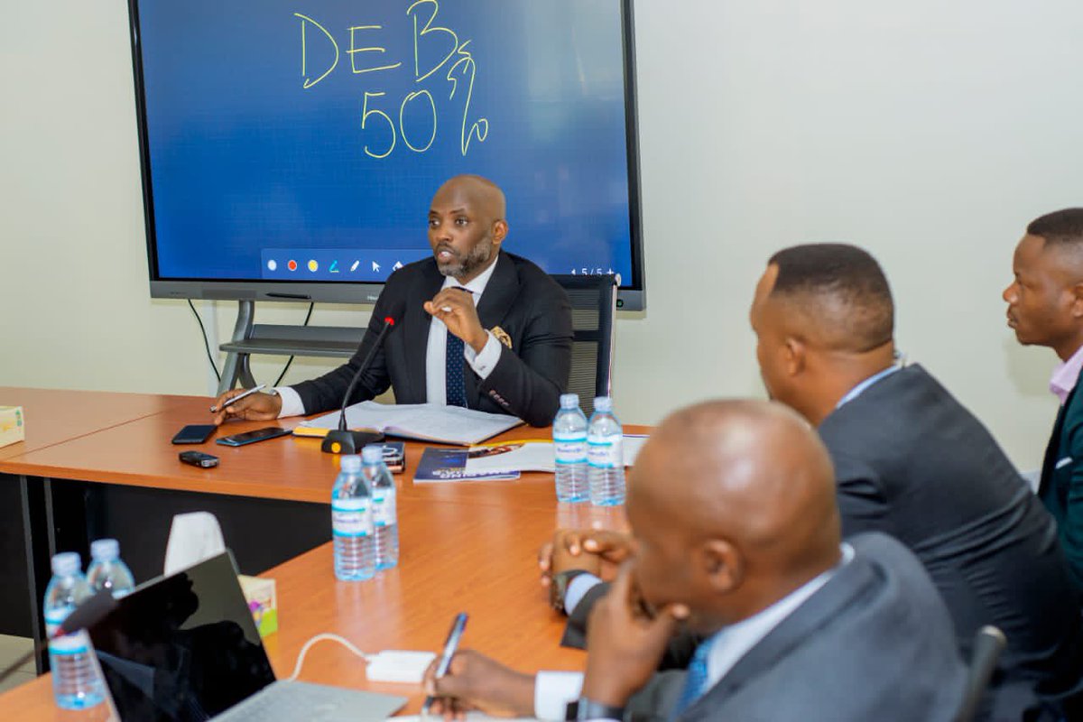 ᗪᖇ. ᒪᗩᗯᖇEᑎᑕE ᗰᑌGᗩᑎGᗩ tweet media