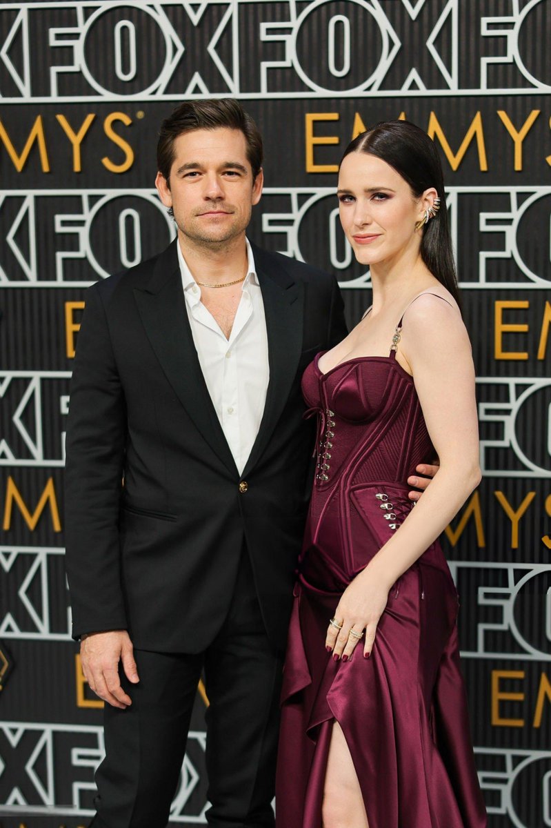 lisa_thecat's tweet photo. Danger!!! Beauty overload!!! #RachelBrosnahan #JasonRalph https://t.co/Wz9A9ijS5Y