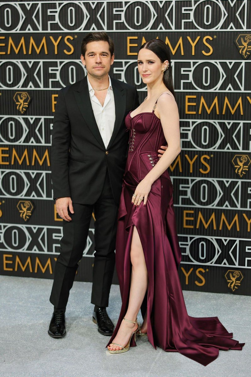 lisa_thecat's tweet photo. Danger!!! Beauty overload!!! #RachelBrosnahan #JasonRalph https://t.co/Wz9A9ijS5Y