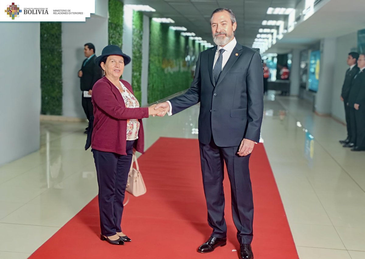 En Nueva Guatemala de la Asunción, la Ministra de Relaciones Exteriores del Estado Plurinacional de Bolivia, Celinda Sosa, fue parte de la Transmisión de Mando Presidencial del nuevo Jefe de Estado, Bernardo Arévalo.

El Viceministro de Relaciones Exteriores, Roberto Palma, fue