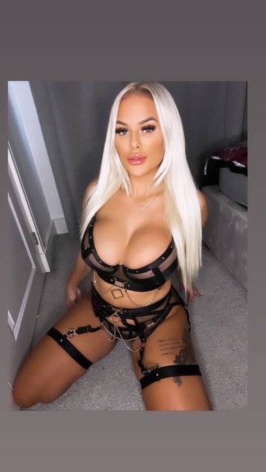 Rate me out of 10 👇🏼 https://t.co/Q3reKRSAi5