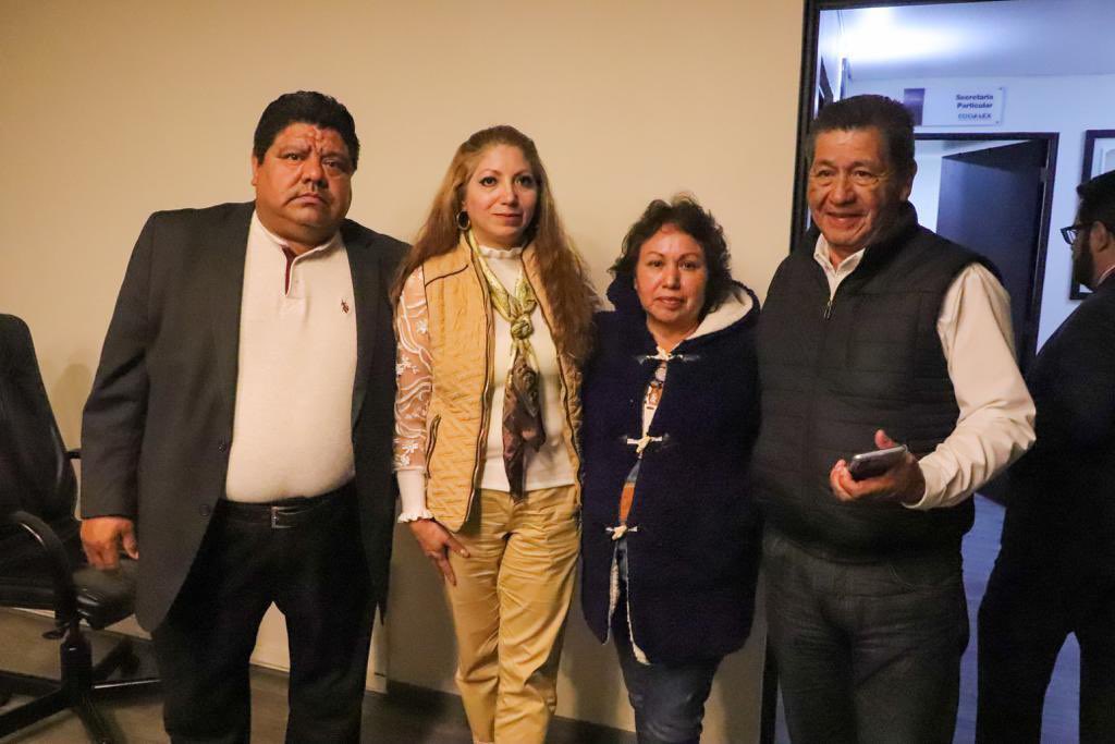 SaludEdomex's tweet photo. La Dra. Macarena Montoya, Secretaria de Salud, en reunión de trabajo con diversas expresiones sindicales del sector salud reiteró que este Gobierno es de puertas abiertas a diversas expresiones, siempre en beneficio de la salud de las familias mexiquenses. 

#ElPoderDeServir https://t.co/siT5n2SmGN