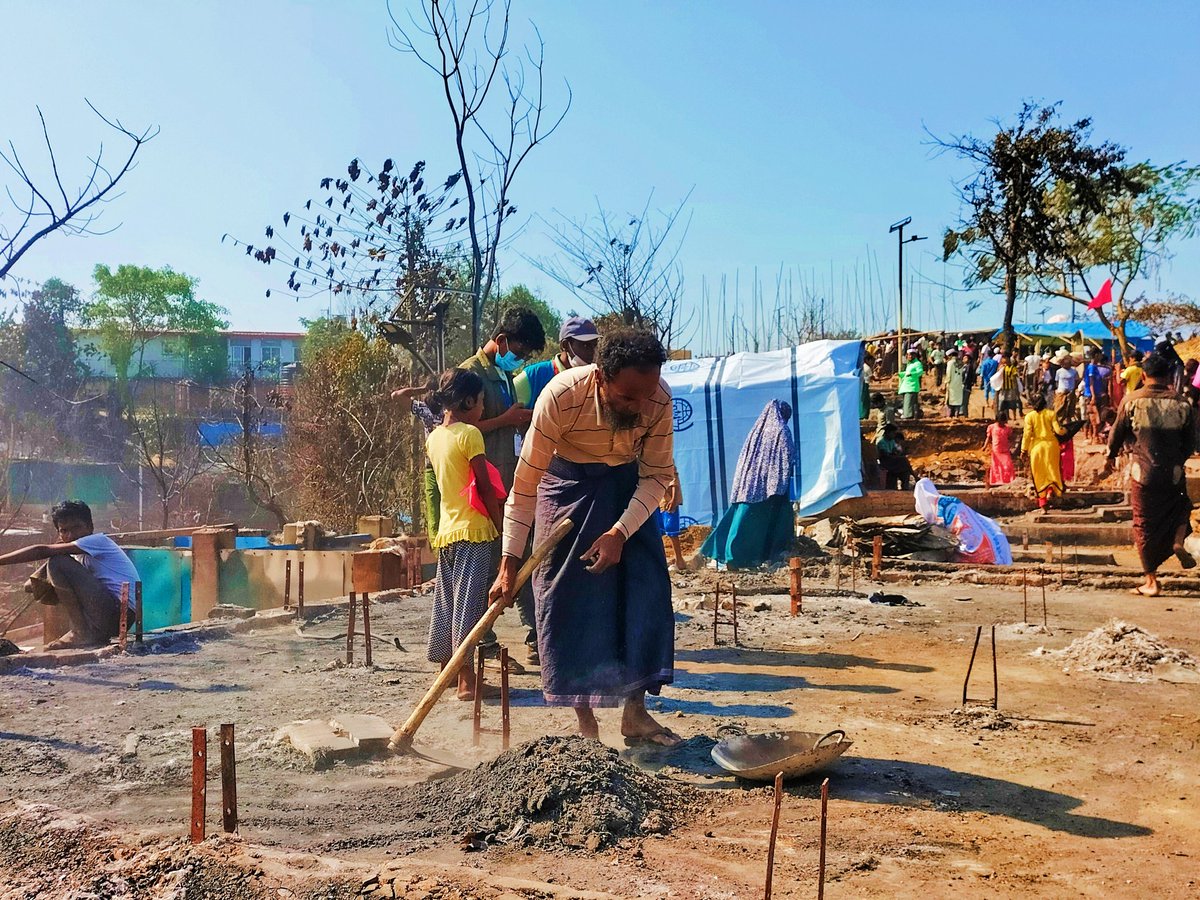 No place to go and no mat to sleep, only keeping the hope to sleep again in the aftermath after the fire demolition in the #refugee camp of #Bangladesh.
#quickresponse
#Emergencysupport
#nomorerefugeelife