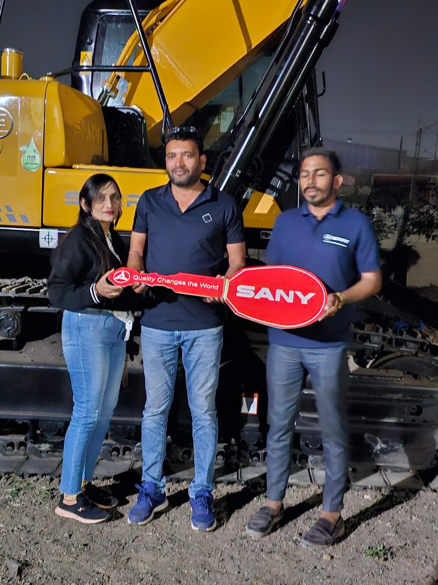 EquipmentsRs's tweet photo. Our Team is delighted to Deliver another Sany SPARC with lot of Happiness and SPARC Of the face of proud owners. Happy Family took the delivery of Sy 215. Thanks for showing the trust and giving ud repeat order. Many Congratulations!! #Sanyindia #SanyExcavator #Saurashtra #Kutch https://t.co/3BYBVy5U5W