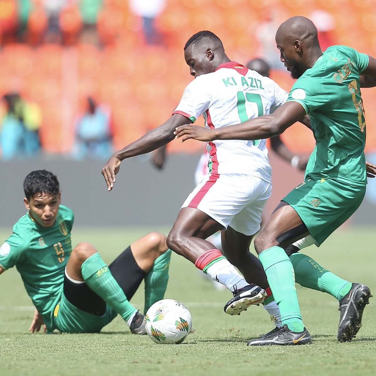 The first round of #TotalEnergiesAFCON2023 Group D has concluded at Stade de la Paix de Bouaké 🏟️ 🇧🇫 Burkina Faso 1 🇲🇷 Mauritania 0 Well done to Burkina Faso on securing the 3 points with a late winner to go top of the group - keep up the excellent performances 👍🏿 @CAF_Online