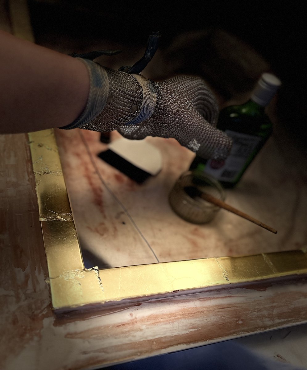 EskdaleR's tweet photo. Butcher's glove action and gin combo today......
#watergilding #gilding #framerestoration #traditionalcraft #traditionalisbest #heritagecrafts https://t.co/Vpr7sT4B5K