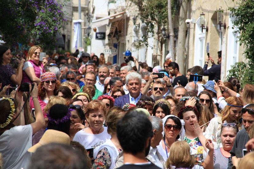 Herkesin eşit ve özgür yaşadığı bir Çeşme düşün.