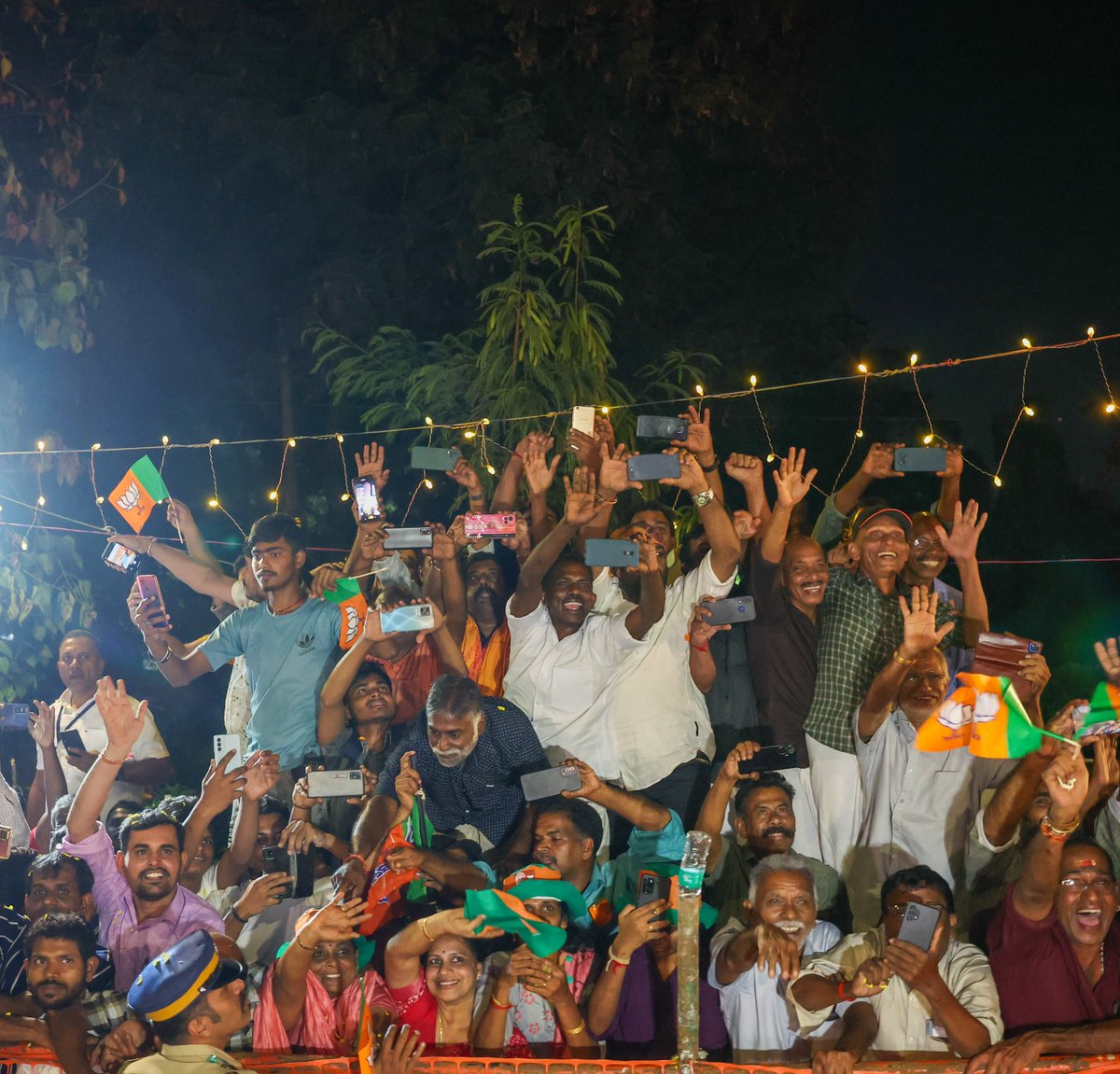 narendramodi's tweet photo. കൊച്ചിയുടെ സ്നേഹത്തിൽ വിനയാന്വിതനായി. ചില കാഴ്ചകൾ പങ്കുവെക്കുന്നു... https://t.co/kAM0sdux0L