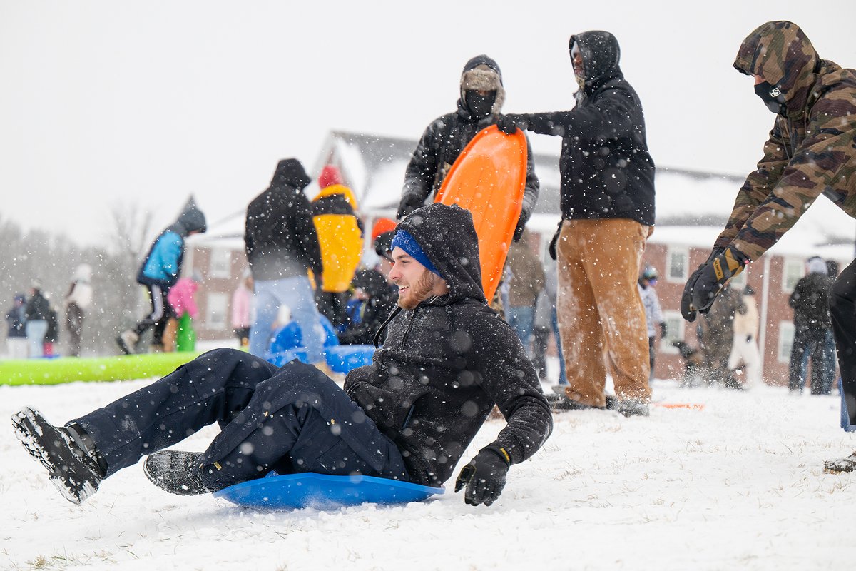 FOXNashville's tweet photo. SNOW DAY! ☃️ @MTSU students making the most of their day off on Monday!

(MTSU photo by Cat Curtis Murphy) https://t.co/dlP1i7jaOo
