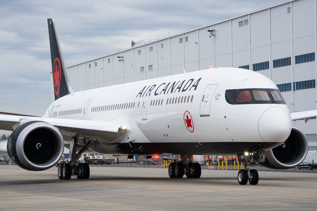 Air Canada's newest Boeing 787-9 C-GYJW taxiing out for it's maiden flight this morning as Boeing 588. #boeing #dreamliner #aviation #avgeek #boeing787 #aircanada #planespotting