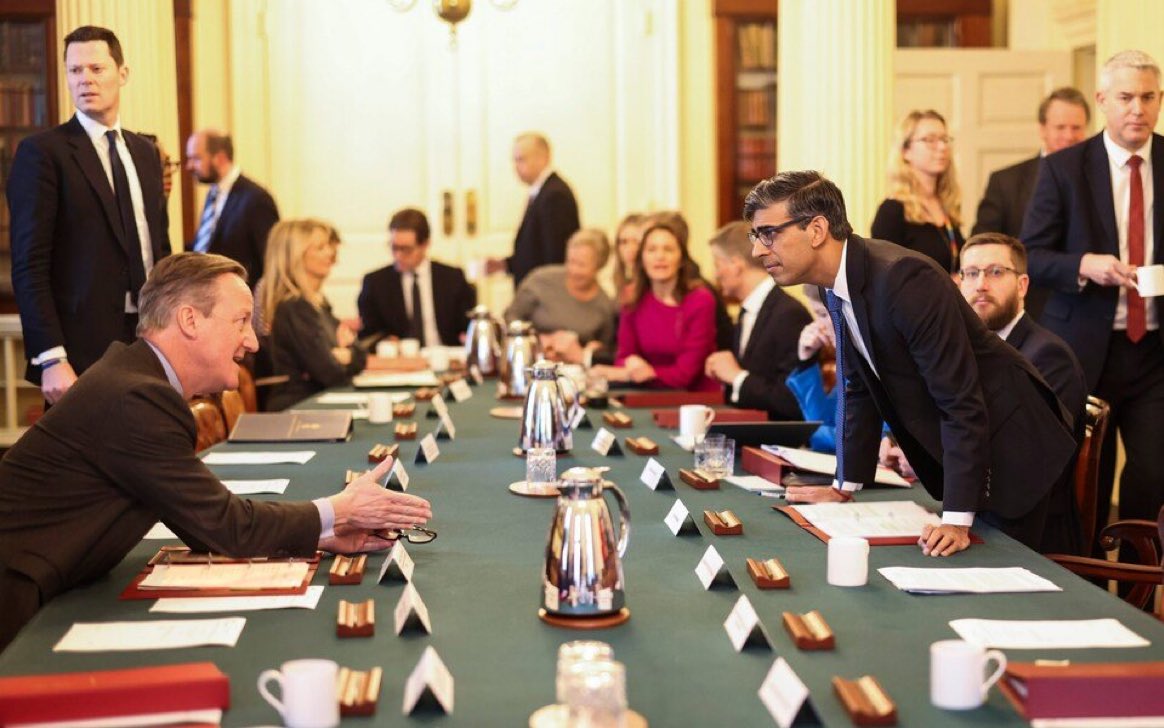 carolvorders's tweet image. Newly released Cabinet photo of....

🔹Rishi Sunak cosplaying a man with a strong and moral opinion...

🔹And look who's by his side...Simon Case....newly recovered from his medical condition 

🔹"Covid Inquiry Swerve-itis"