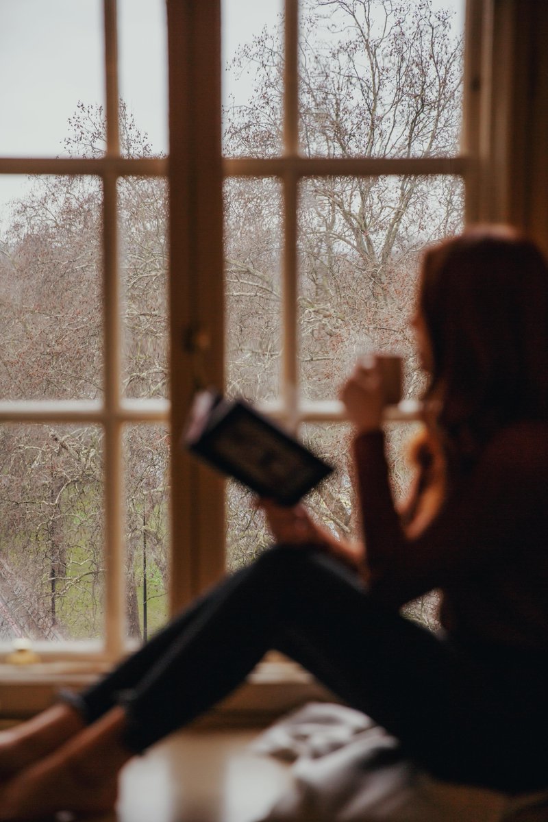 A cup of tea in hand, good book and cosy blanket fixes the frostiest of days ❄️