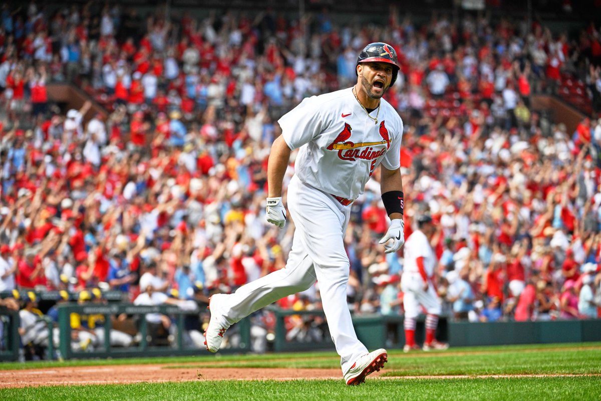 3,384 hits
2,218 RBI
703 HR
11-time All-Star
3-time NL MVP
2001 NL Rookie of the Year

Happy 44th birthday to <a href="/PujolsFive/">Albert Pujols</a>!