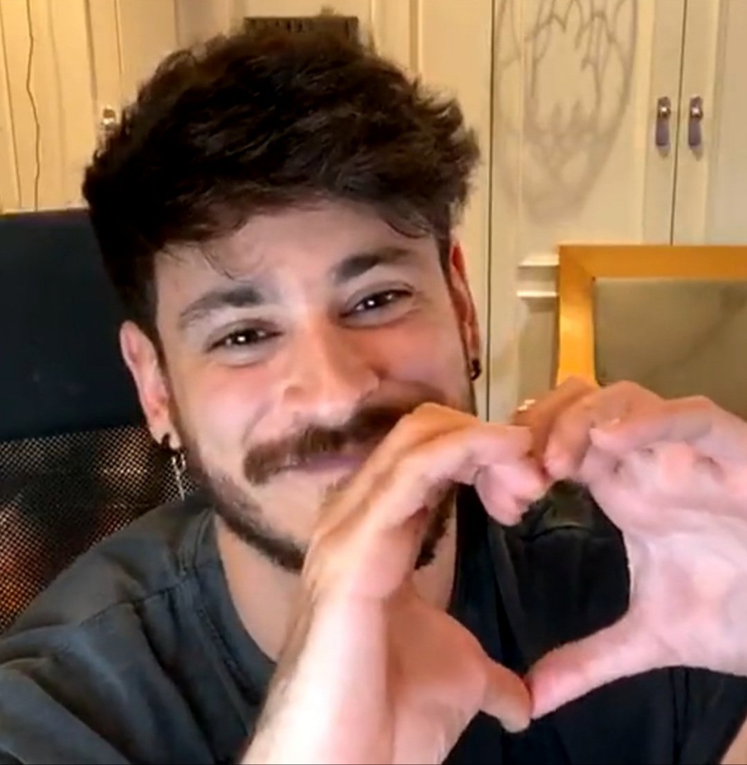 coruense's tweet image. #CuandoNoEstés para Luis para mí siempre será #LaDeuda 😜🎶❤️
#IntensasConArte #RelaxRecargado
#Cepeda2024