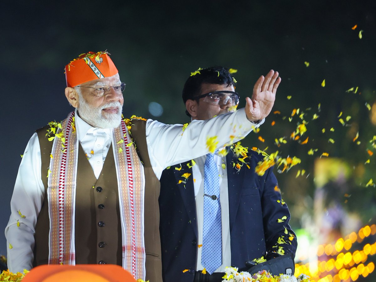 narendramodi's tweet photo. കൊച്ചിയുടെ സ്നേഹത്തിൽ വിനയാന്വിതനായി. ചില കാഴ്ചകൾ പങ്കുവെക്കുന്നു... https://t.co/kAM0sdux0L
