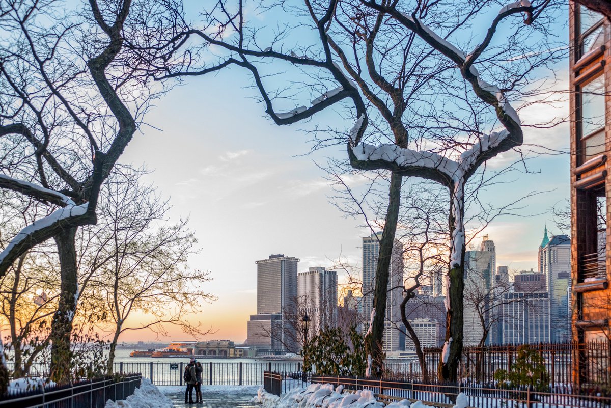 nycgov's tweet photo. 701 days later... the wait is over! ❄️ 🎉

At least an inch of snow has fallen in Central Park, and New York City is giving us beautiful winter scenes that New Yorkers have been longing for.

Share your best photo with #NYCSnow701Days and we'll RT. https://t.co/1423XgXgsg