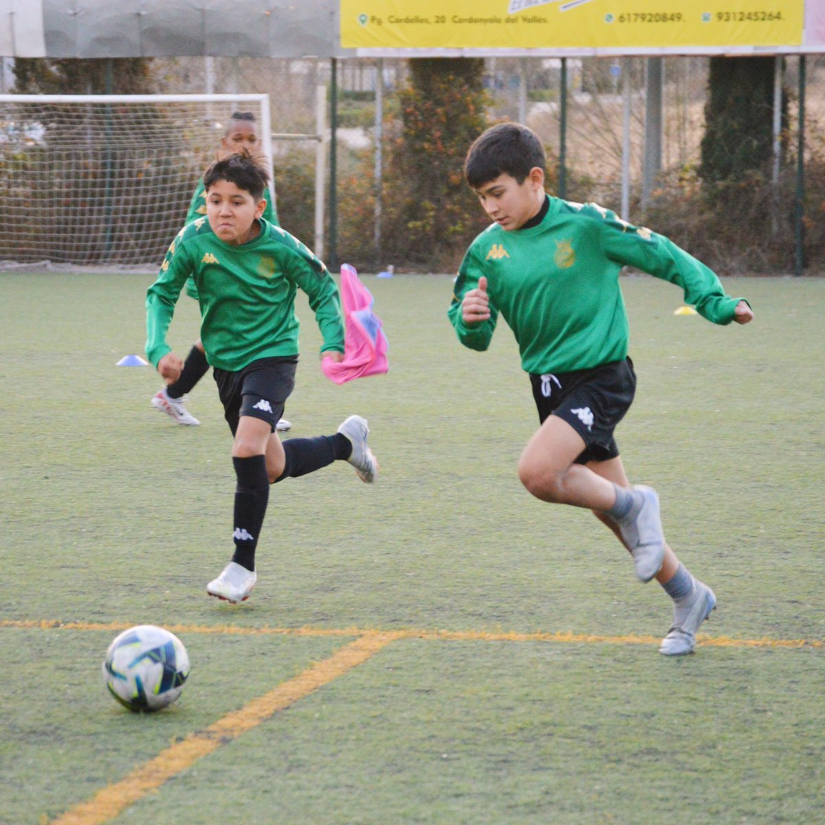 CERDANYOLAFC's tweet photo. ✊🏻🏋️♀️ Energia a tope, piles renovades!!! La nostra #basecfc no paraaa 👊🏻🤩 https://t.co/Al6PmjyXOd