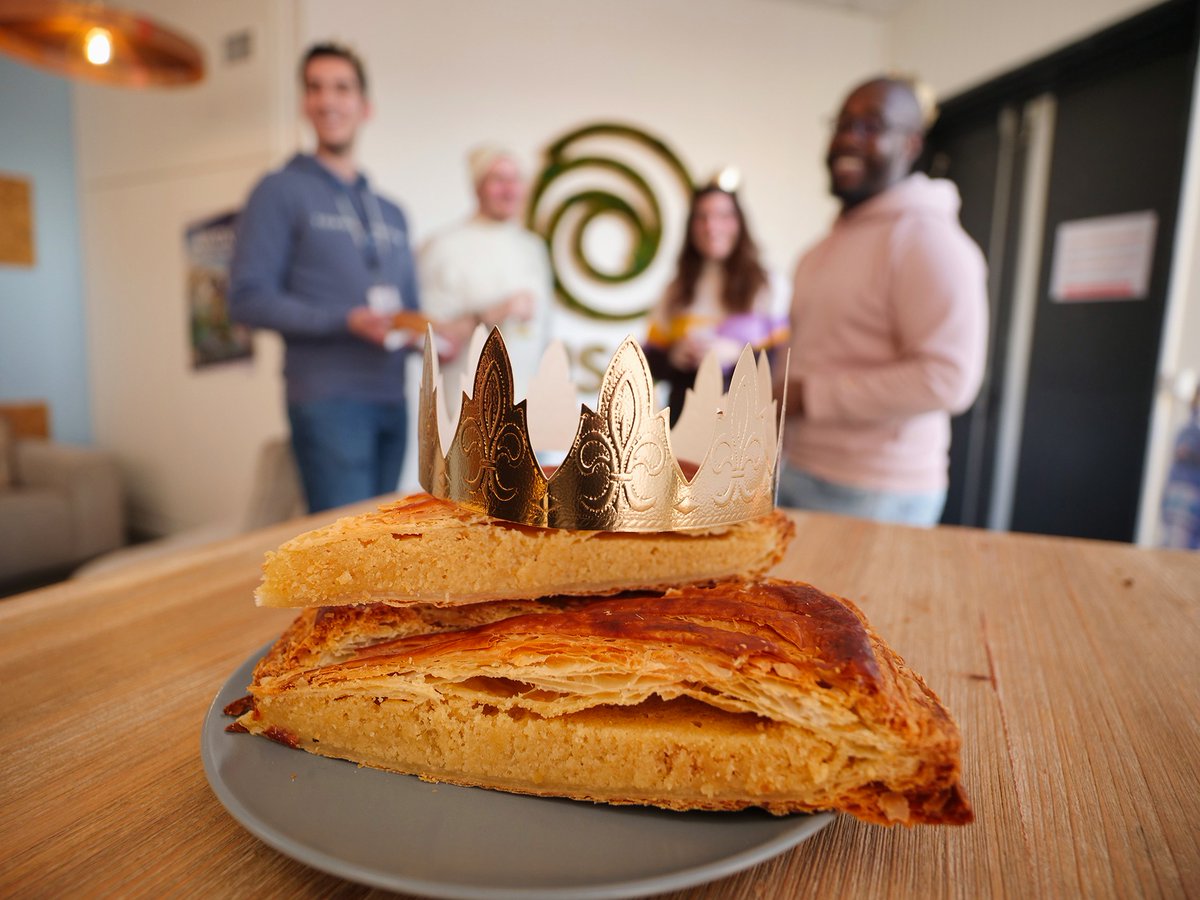 UbisoftParis's tweet image. It smells good in the studio cafeterias... the delicious smell of the Kings Cake once again brought the teams together 🍰

A big thank you to our works council for this moment and congratulations to our queens and kings 👑

#lifeatubisoft #ubisoftparis #team