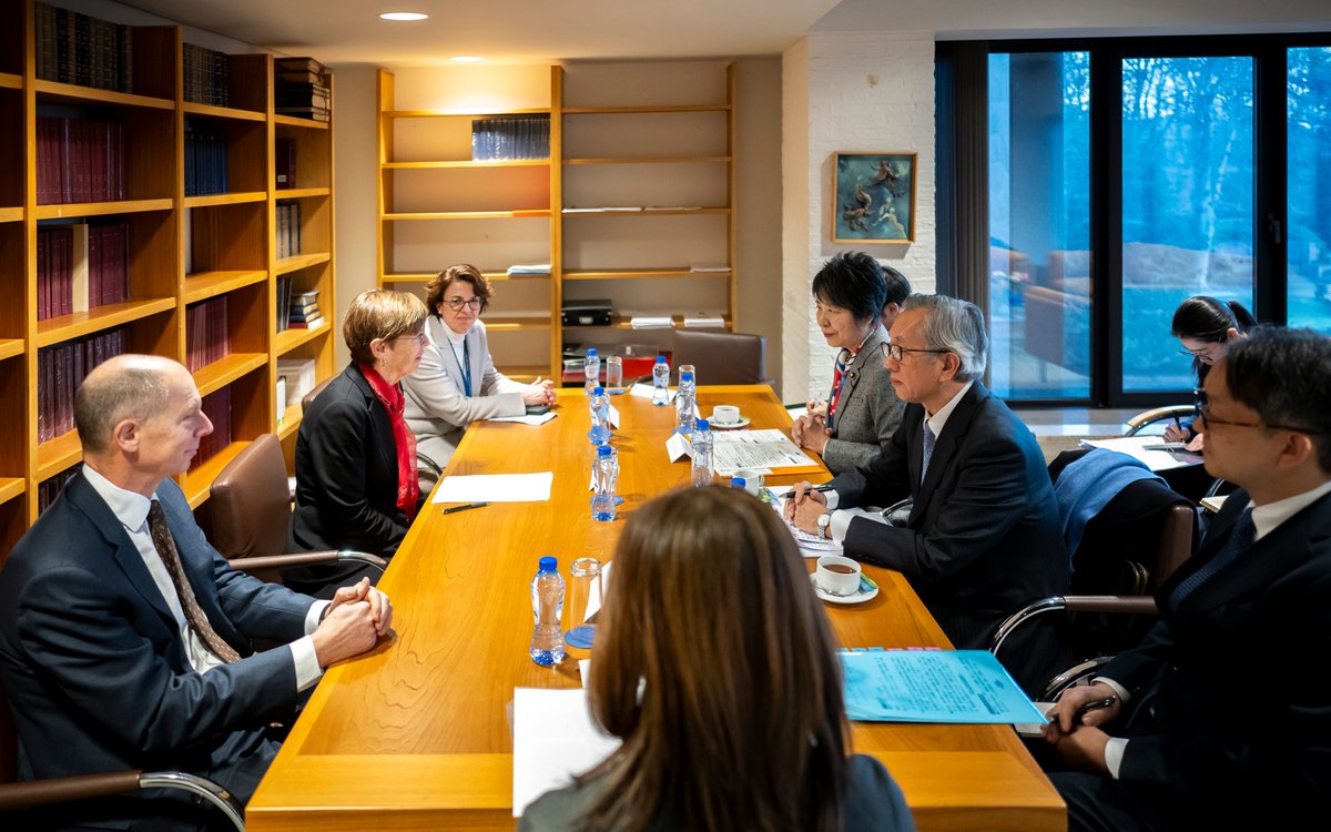 NOUVELLE: le 11 janvier 2024, S. Exc. Mme Yōko Kamikawa, ministre des affaires étrangères du Japon, a effectué une visite de courtoisie à la #CIJ au Palais de la Paix, à La Haye, où elle a son siège.