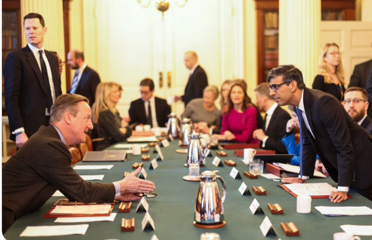 dave43law's tweet photo. Genuine picture from Cabinet
- apart from proving Case is back in the room - what is going on seems a tad confrontational
#ToriesOut558 #SunakOut448 #GeneralElectionNow #Sunackered #UnitedAgainstTheTories https://t.co/LRiGieveGk